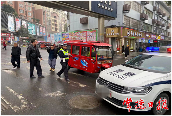 常德经开区公安交警大队重拳整治城市“慢慢游”.png